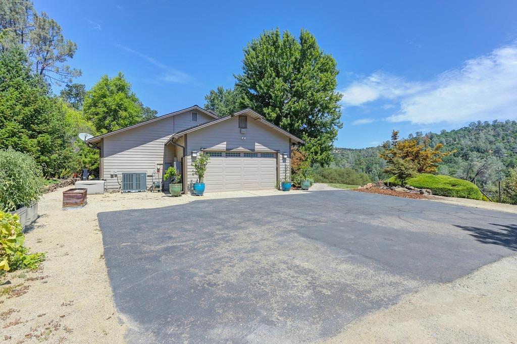 1688 Springvale Road