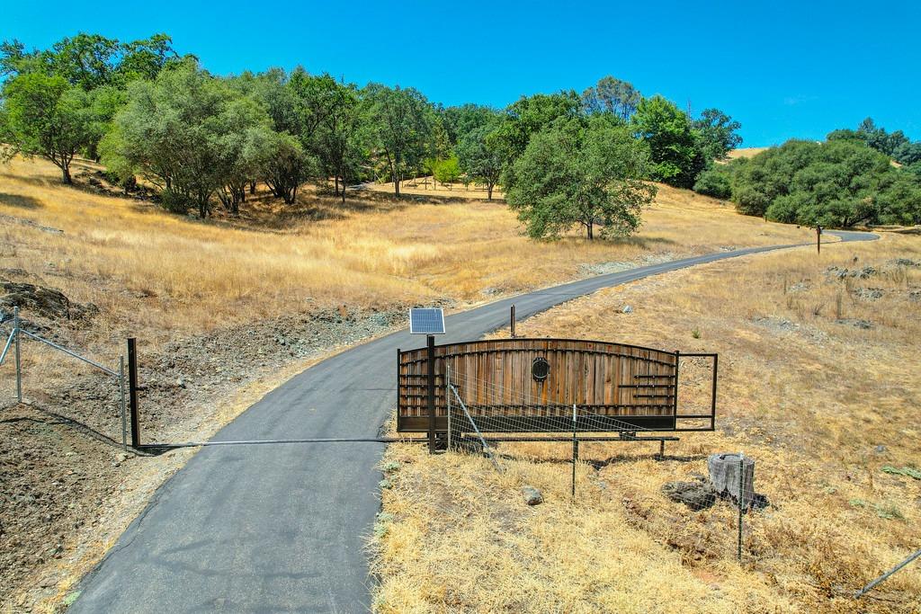 1688 Springvale Road