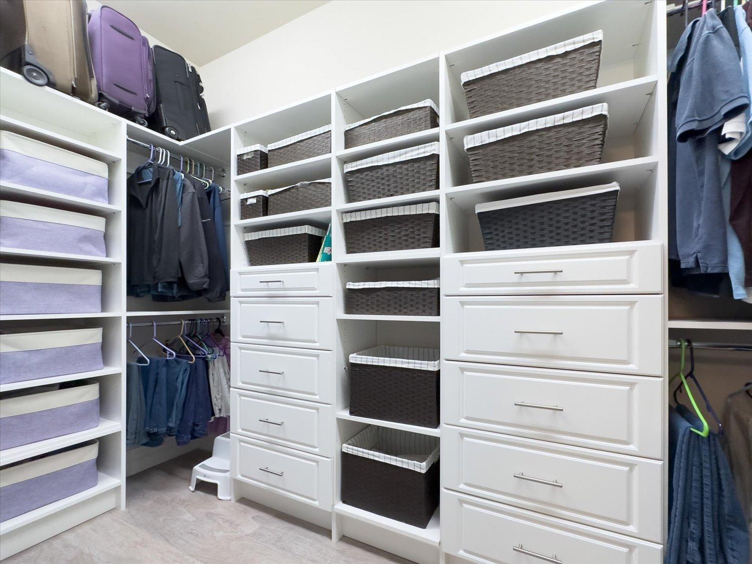 5823 Tree Swallow Circle