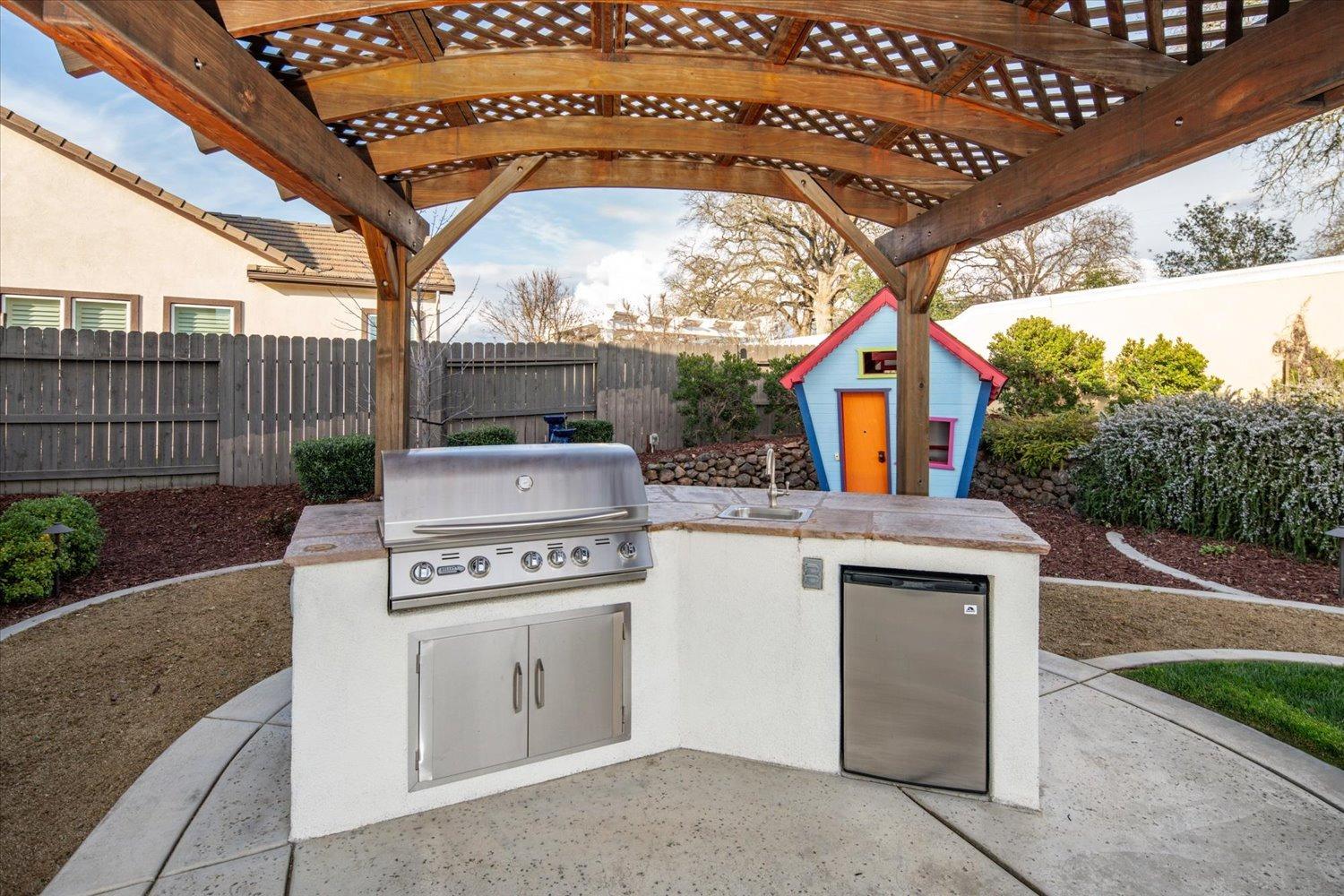 5823 Tree Swallow Circle