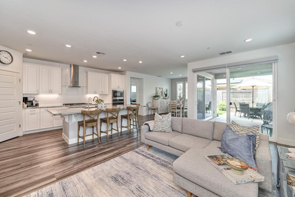 2112 Earthlight Lane