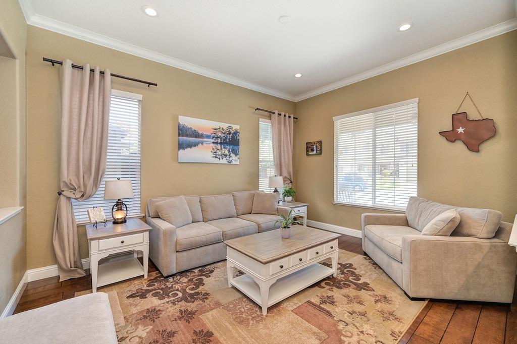 1549 Woodhaven Circle