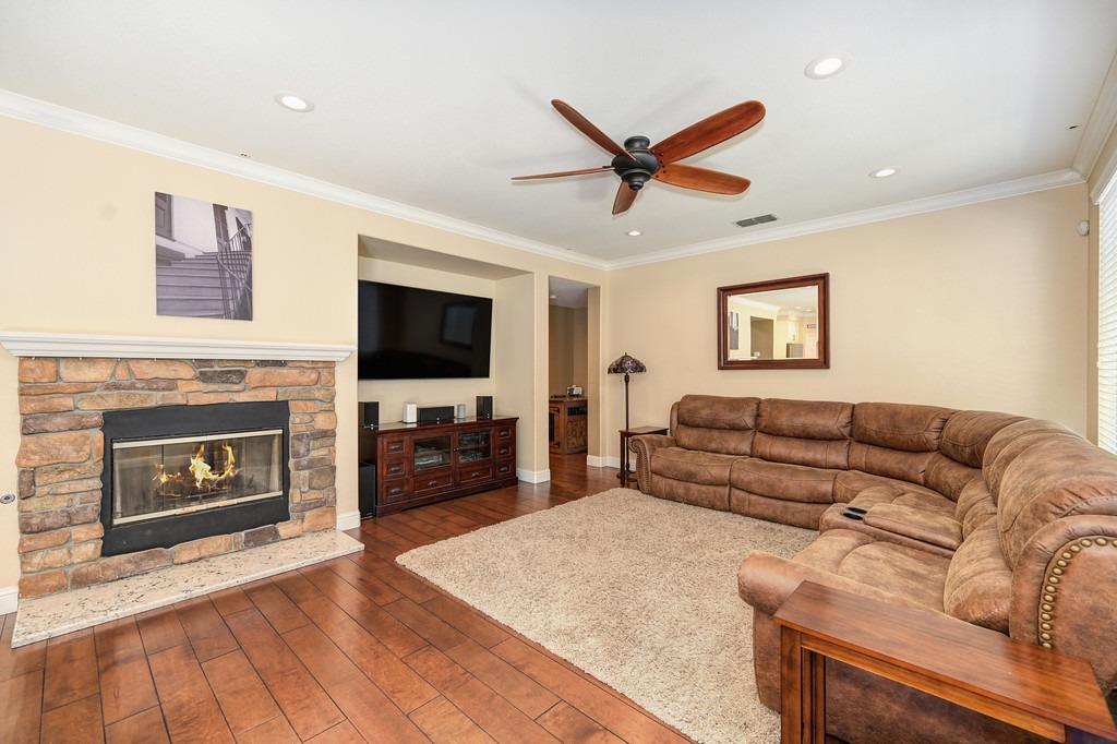 1549 Woodhaven Circle