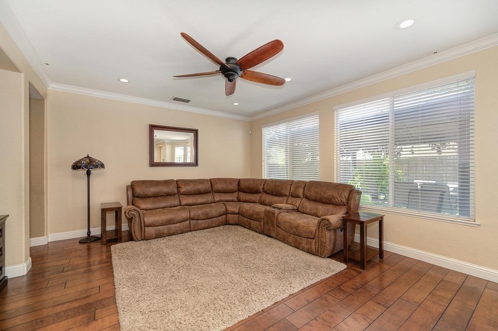 1549 Woodhaven Circle