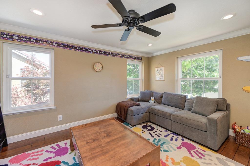 1549 Woodhaven Circle