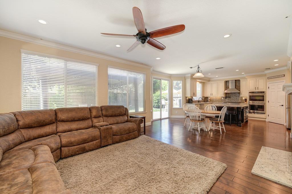 1549 Woodhaven Circle