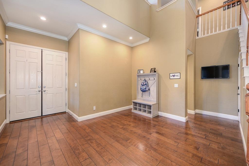 1549 Woodhaven Circle