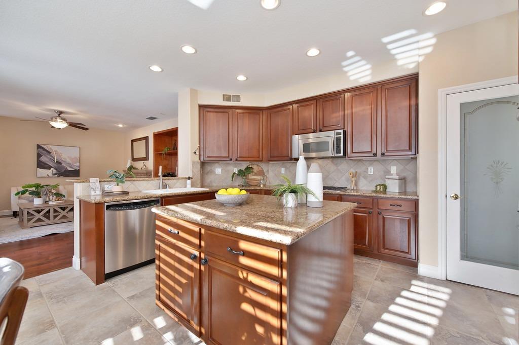 1548 Deer Hollow Way