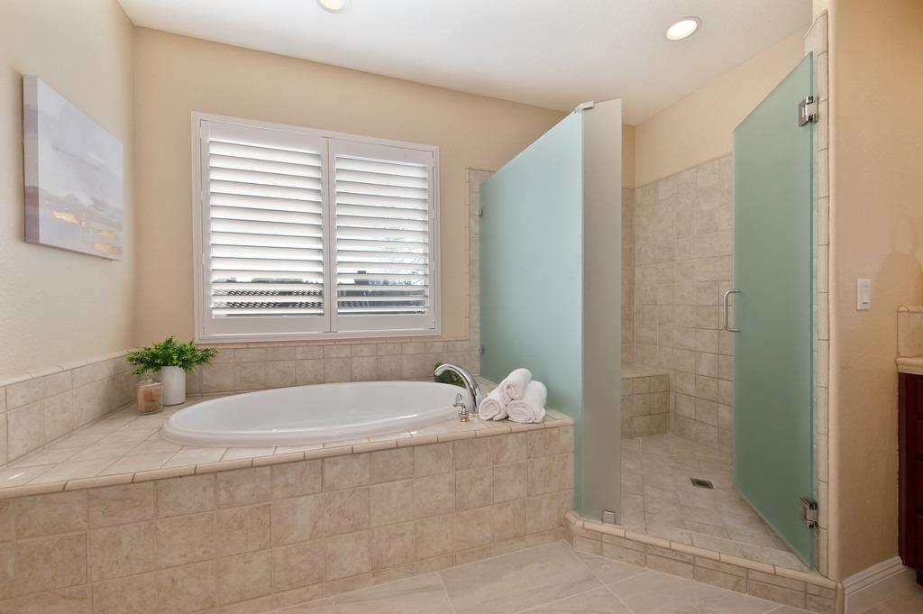 1548 Deer Hollow Way