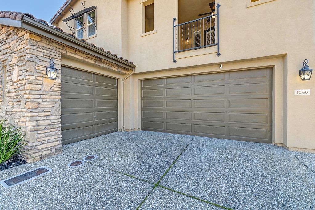 1548 Deer Hollow Way