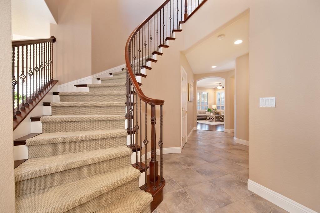 1548 Deer Hollow Way