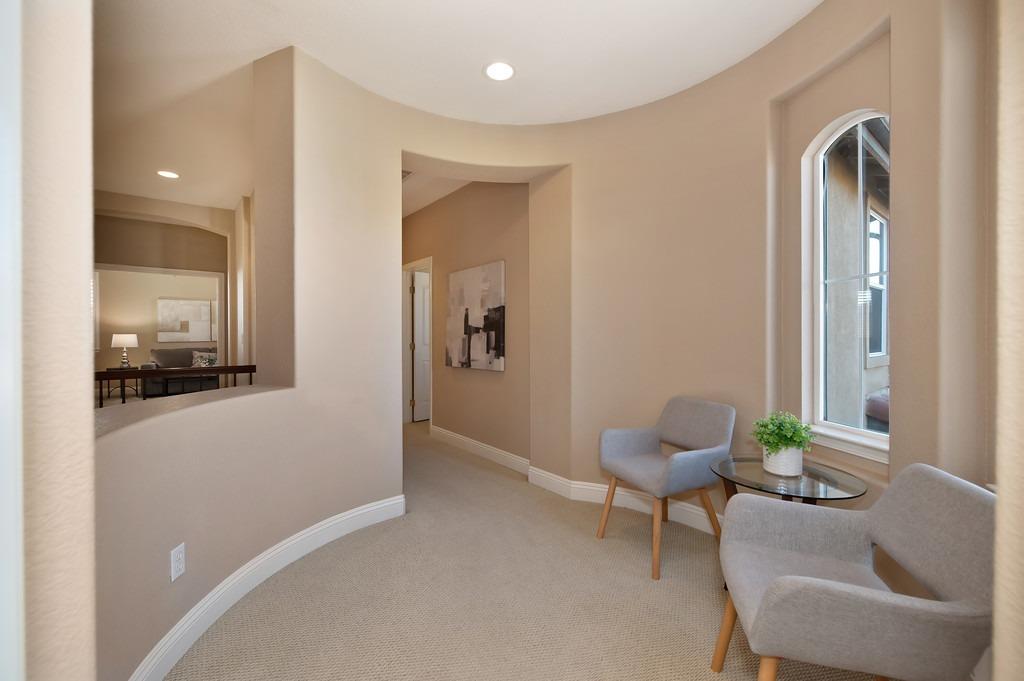 1548 Deer Hollow Way