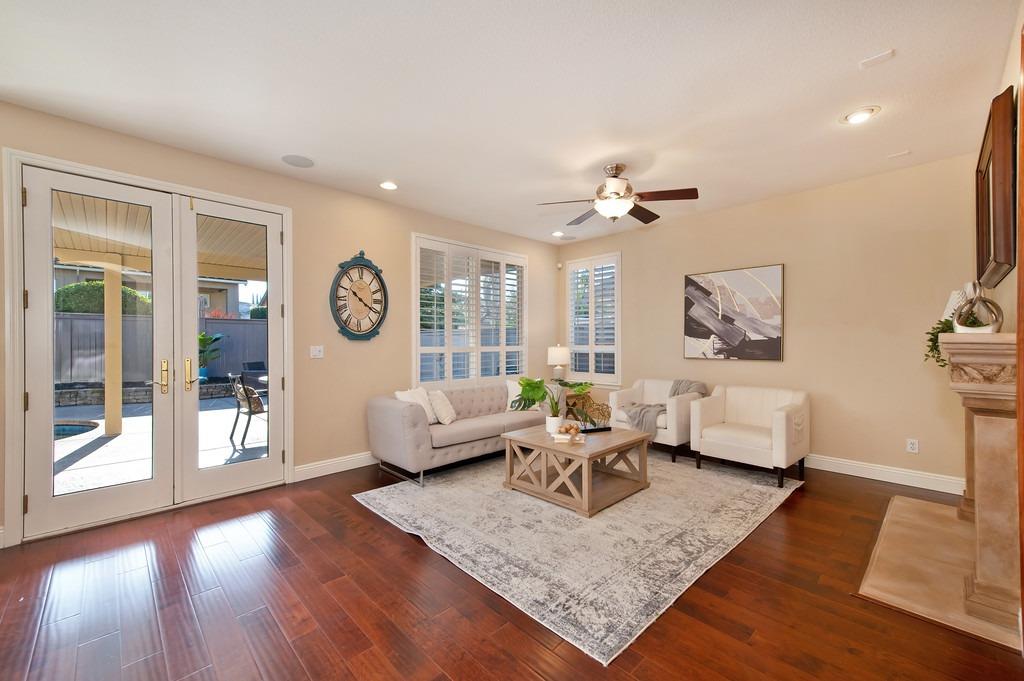 1548 Deer Hollow Way