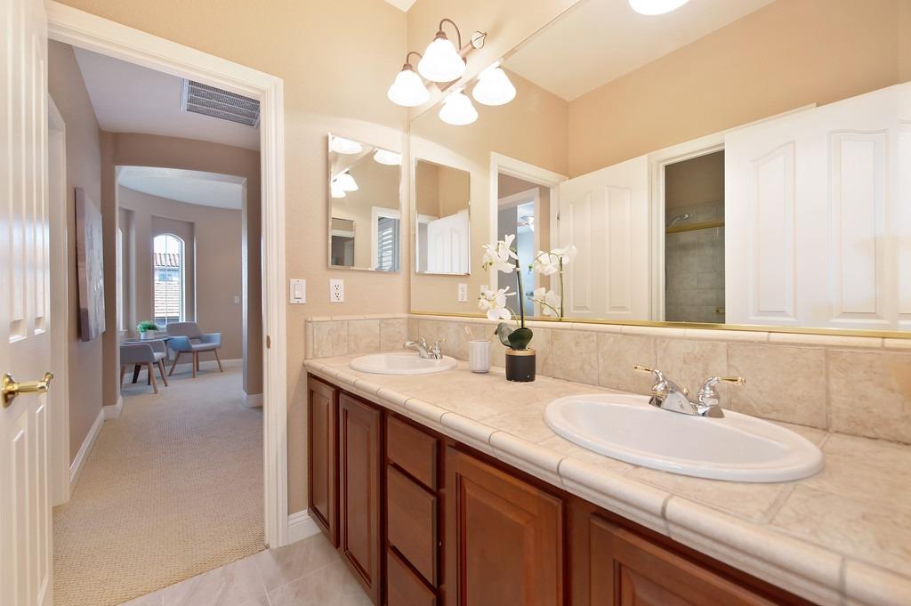 1548 Deer Hollow Way