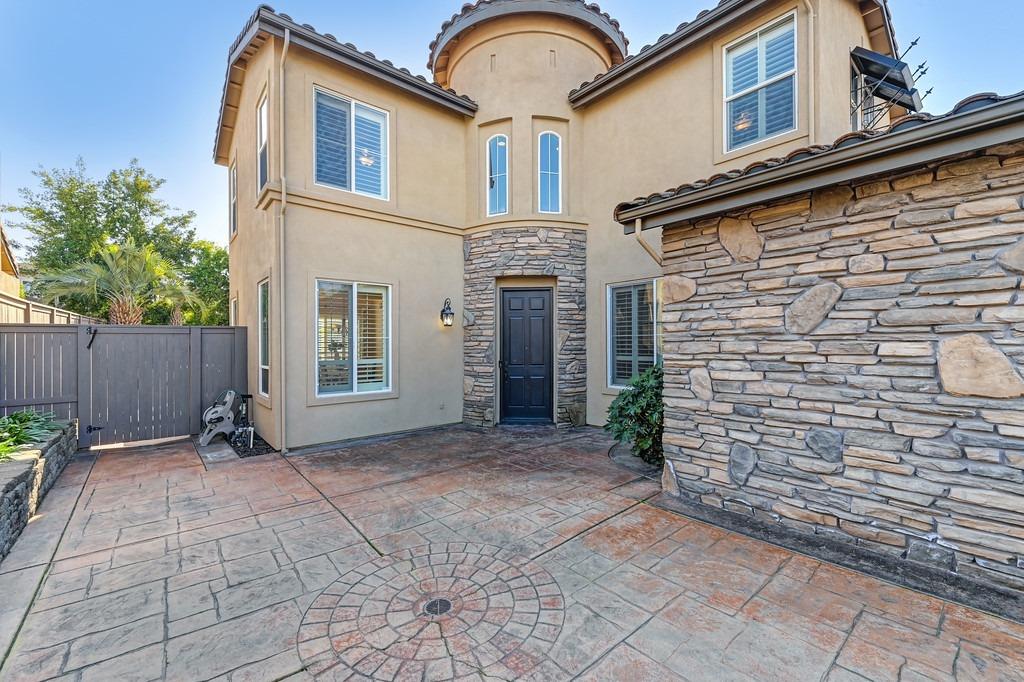 1548 Deer Hollow Way