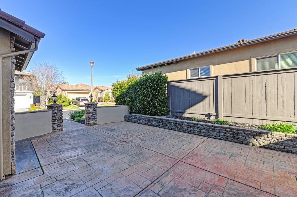 1548 Deer Hollow Way