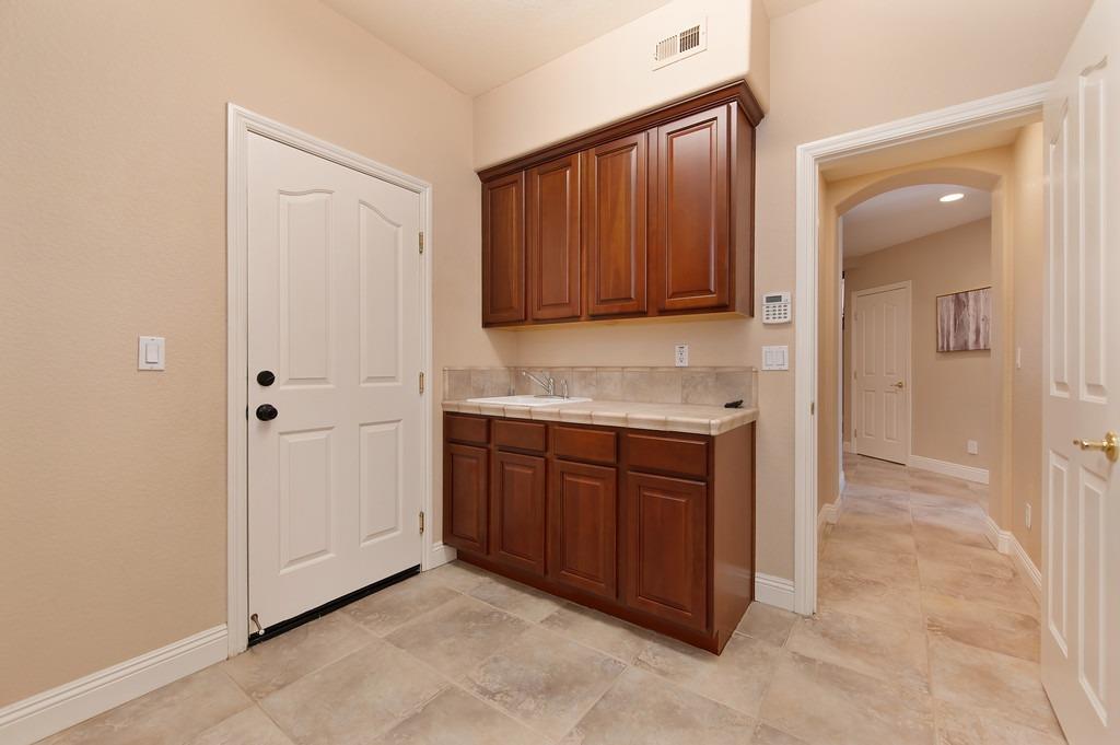 1548 Deer Hollow Way