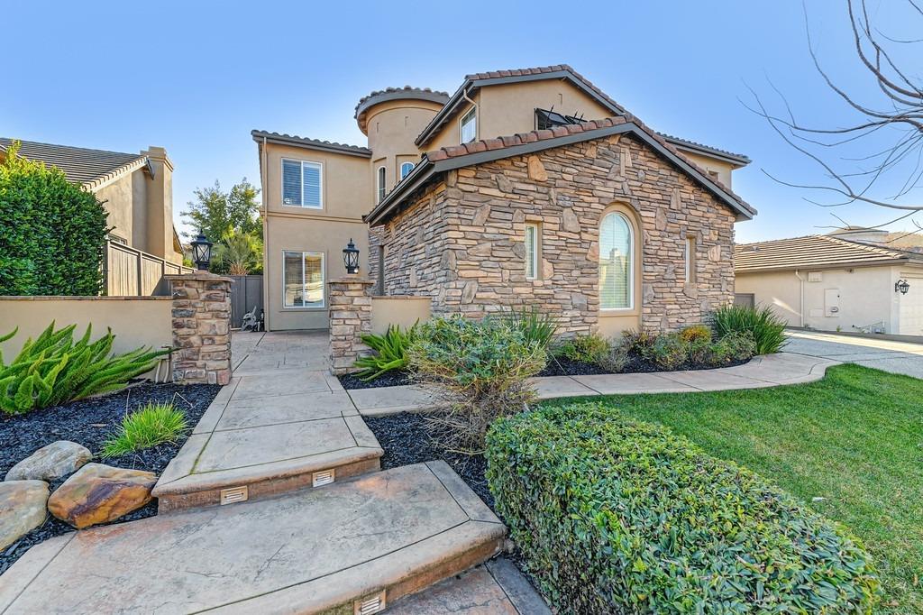 1548 Deer Hollow Way