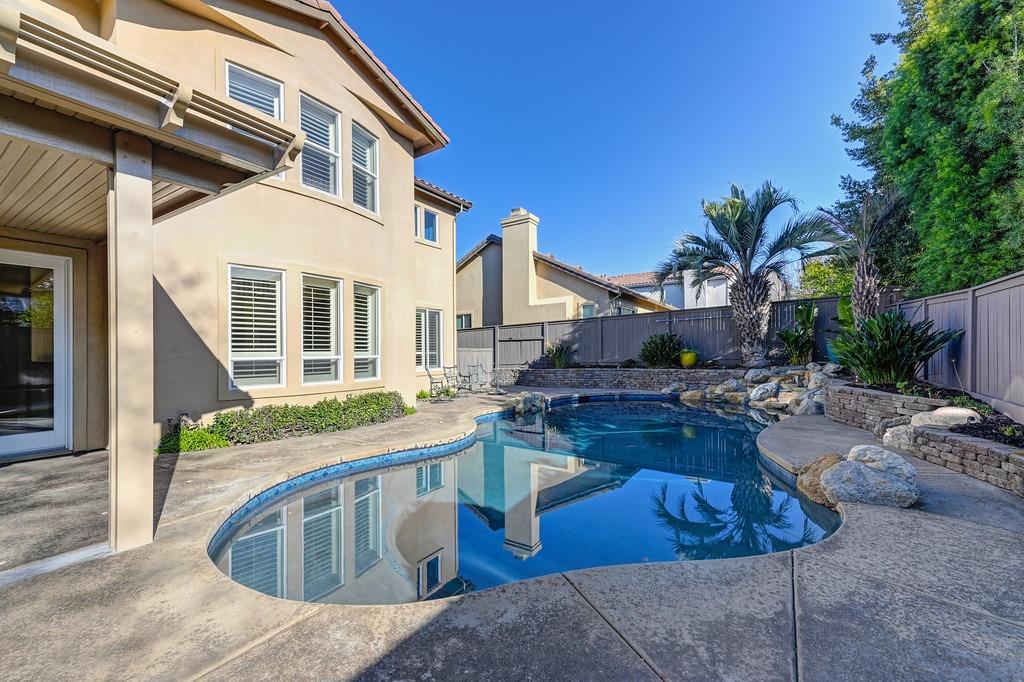 1548 Deer Hollow Way