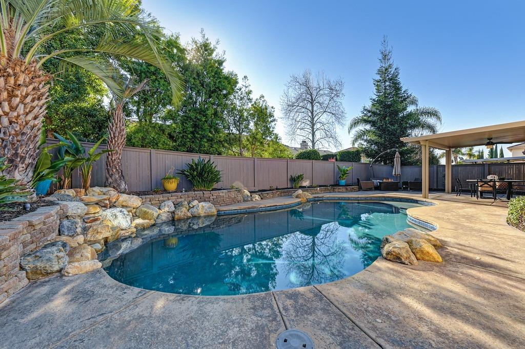 1548 Deer Hollow Way