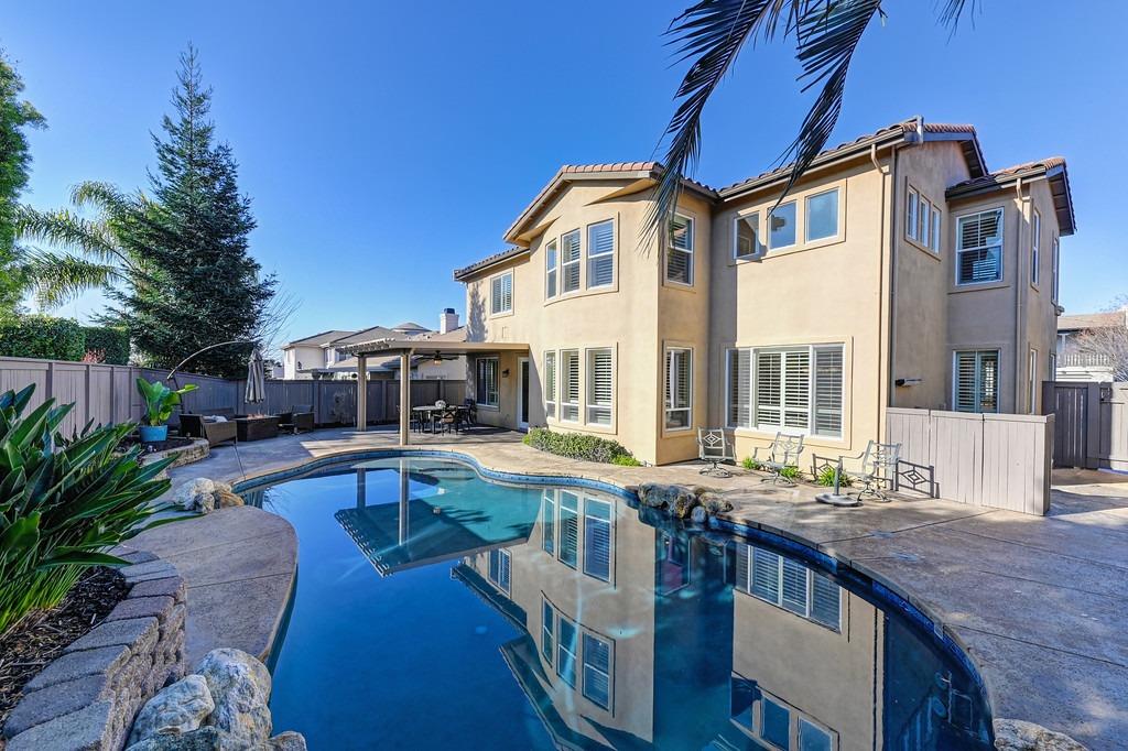 1548 Deer Hollow Way