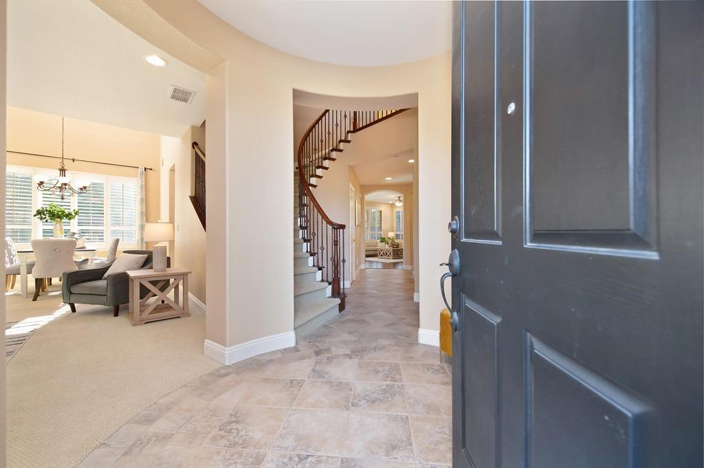 1548 Deer Hollow Way