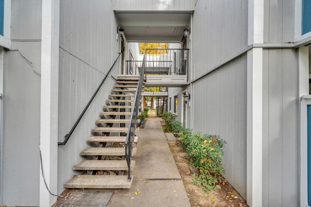 650 Del Verde Circle 8