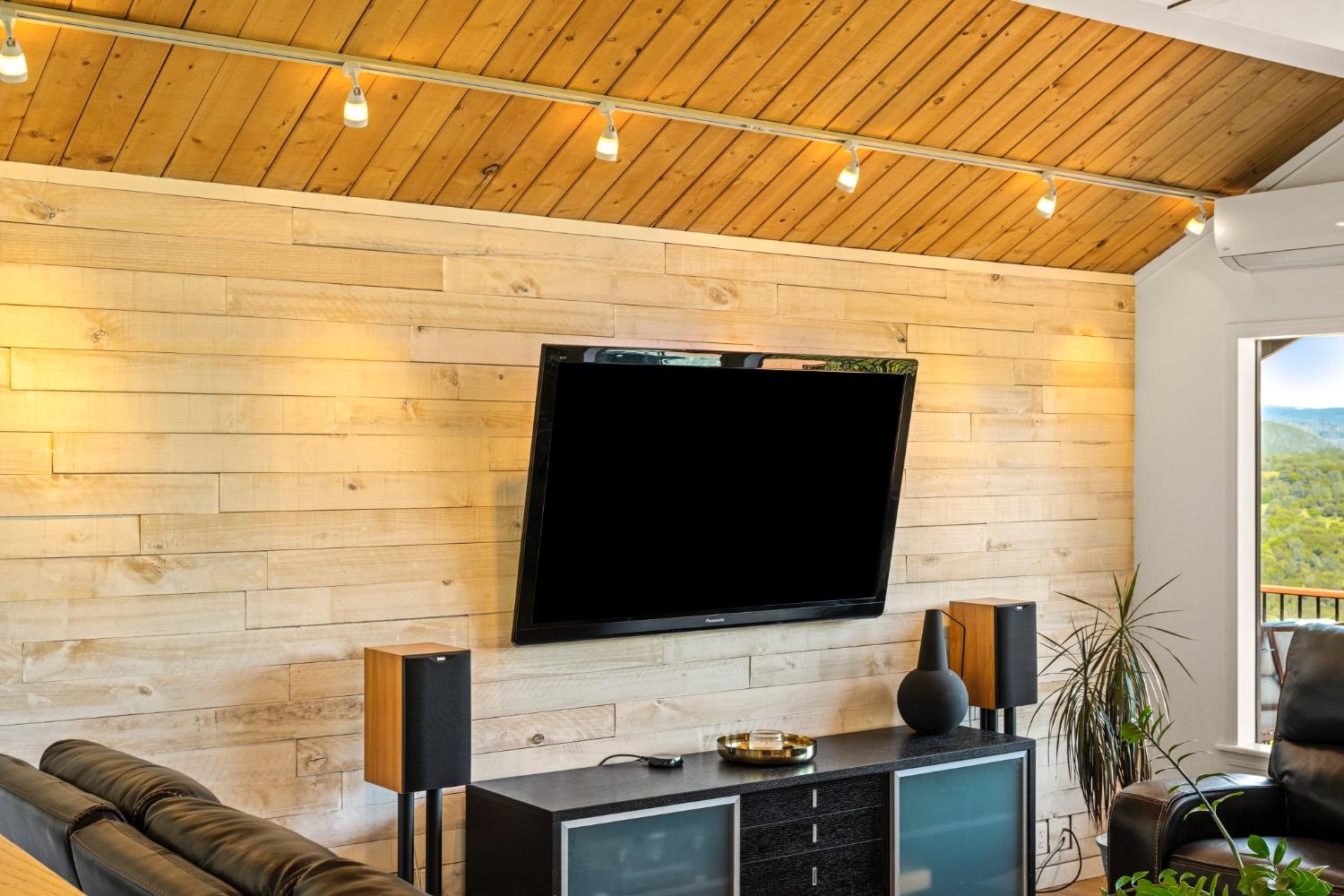 7649 Crystal Boulevard