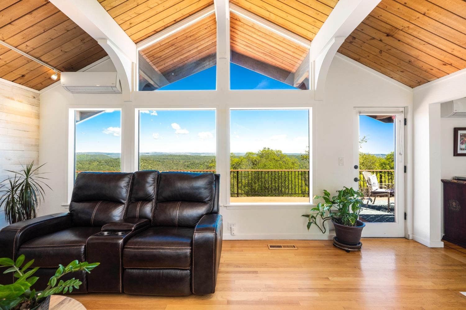 7649 Crystal Boulevard