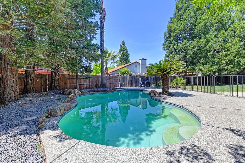 406 Las Cruces Court