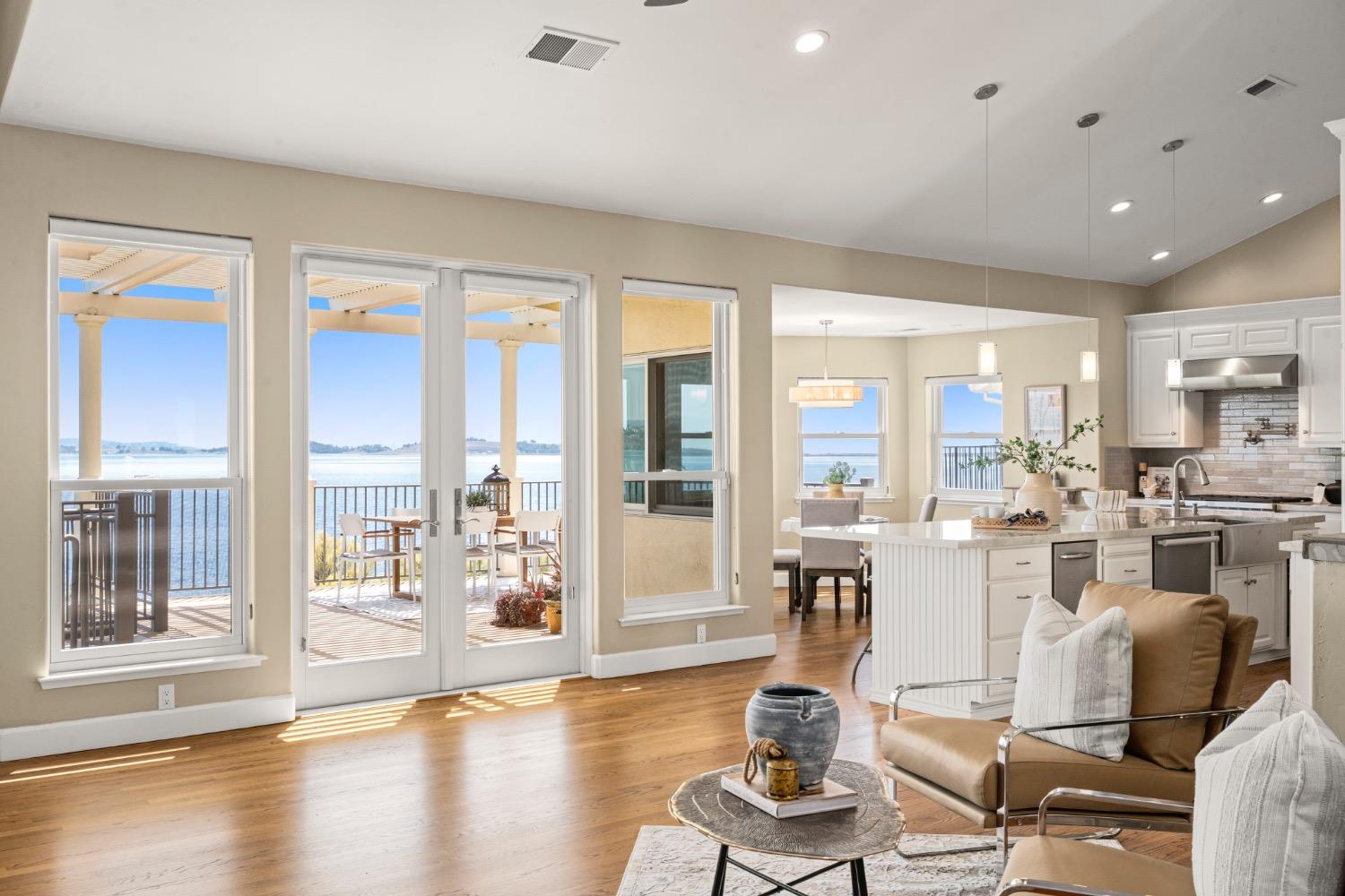 7772 Lakeshore Drive