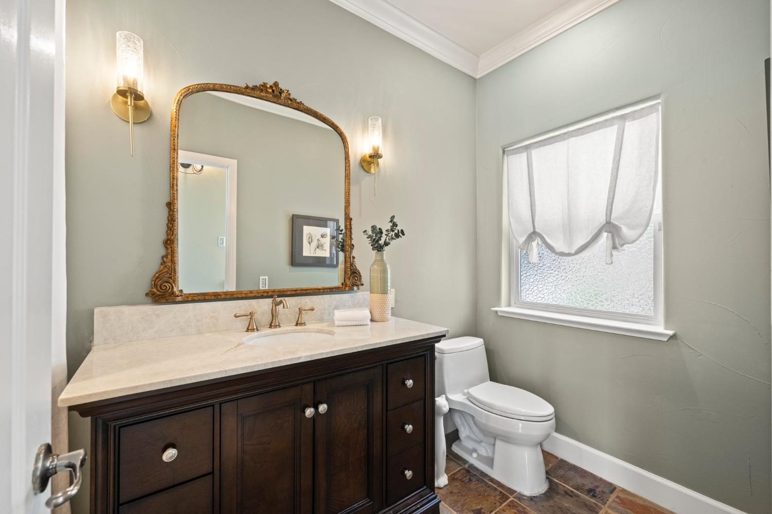 7772 Lakeshore Drive