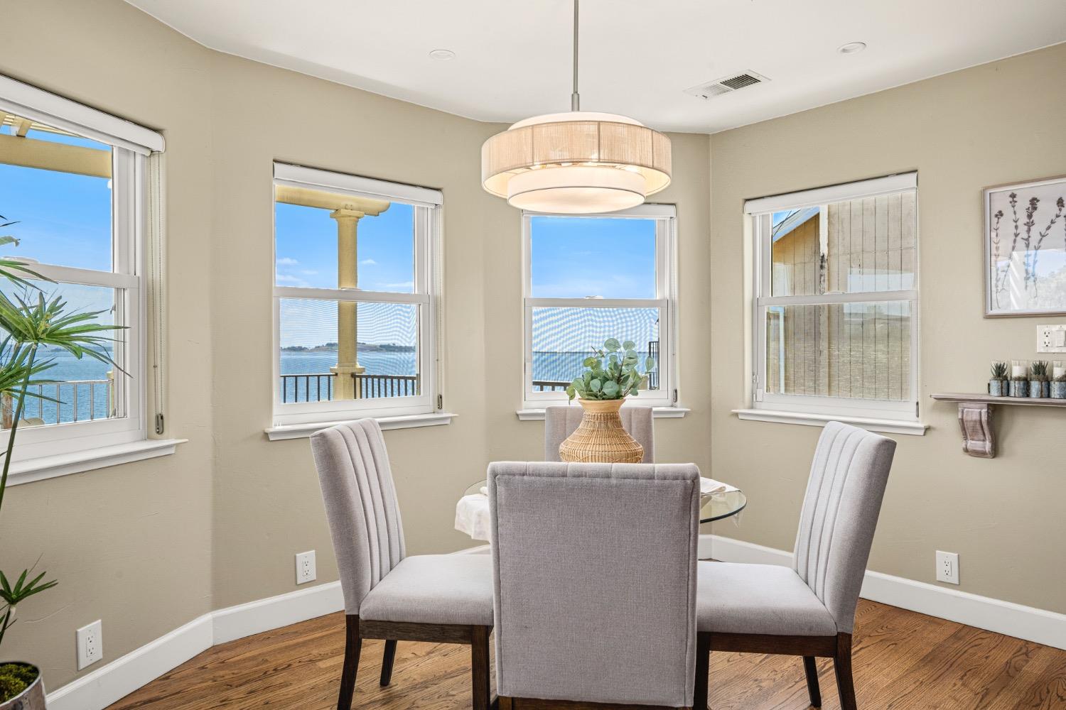 7772 Lakeshore Drive