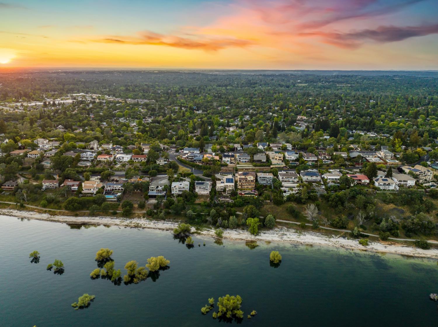 7772 Lakeshore Drive