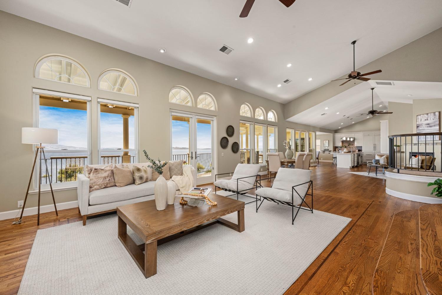 7772 Lakeshore Drive