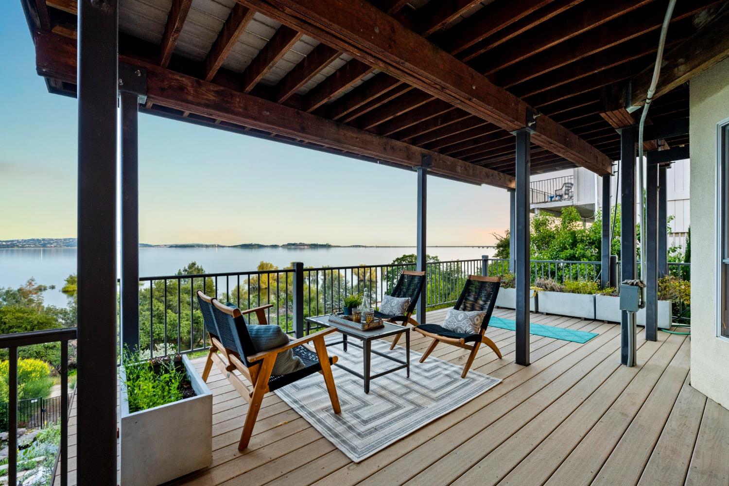 7772 Lakeshore Drive