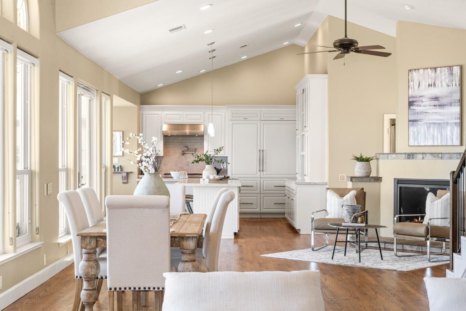 7772 Lakeshore Drive