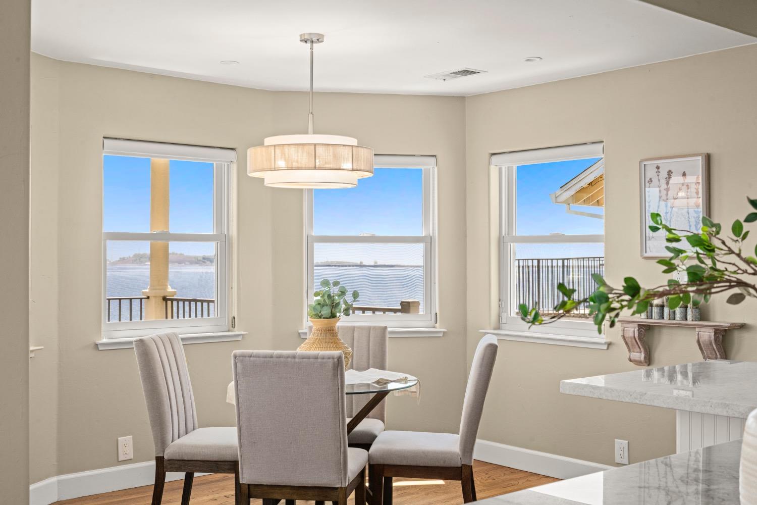 7772 Lakeshore Drive