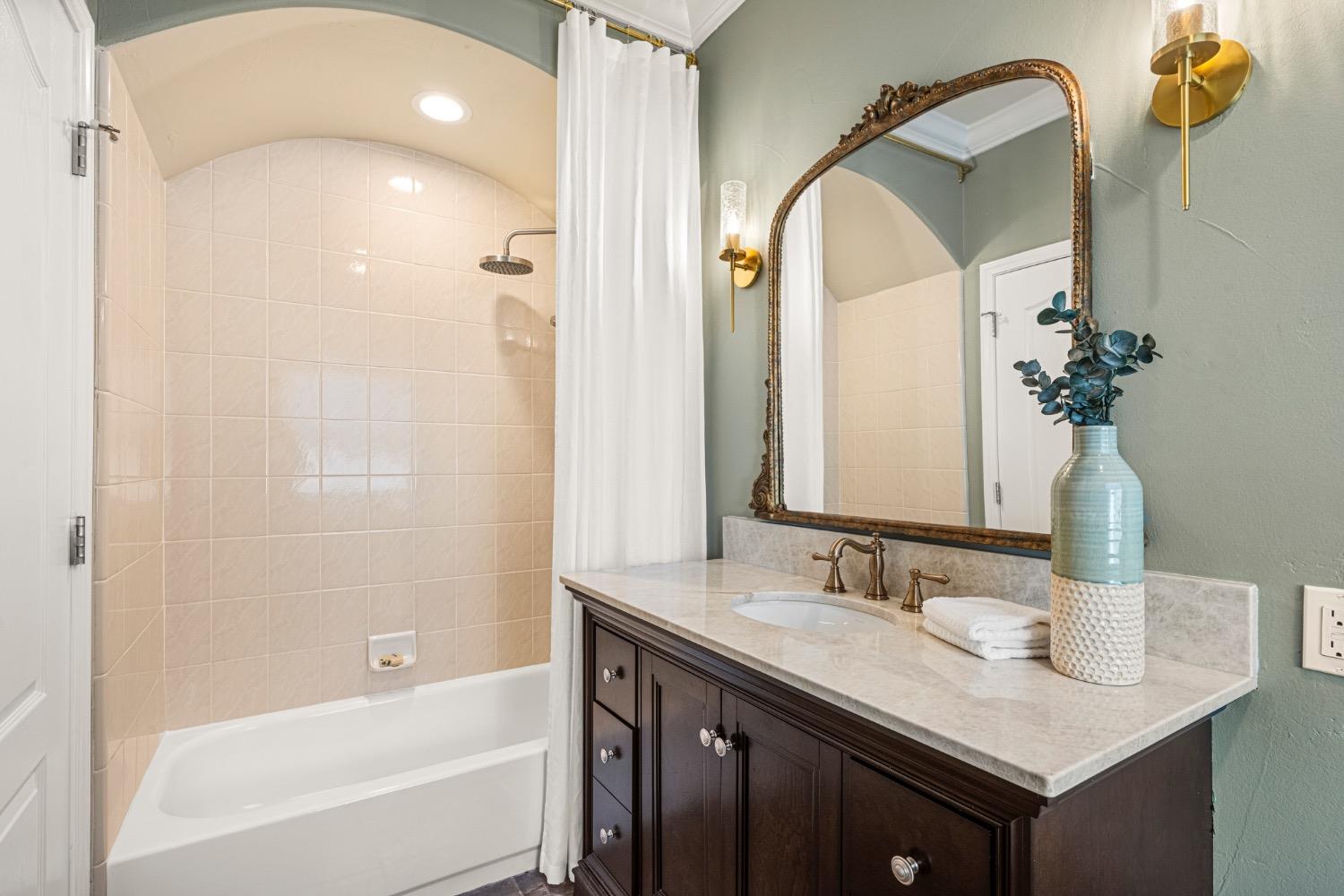 7772 Lakeshore Drive