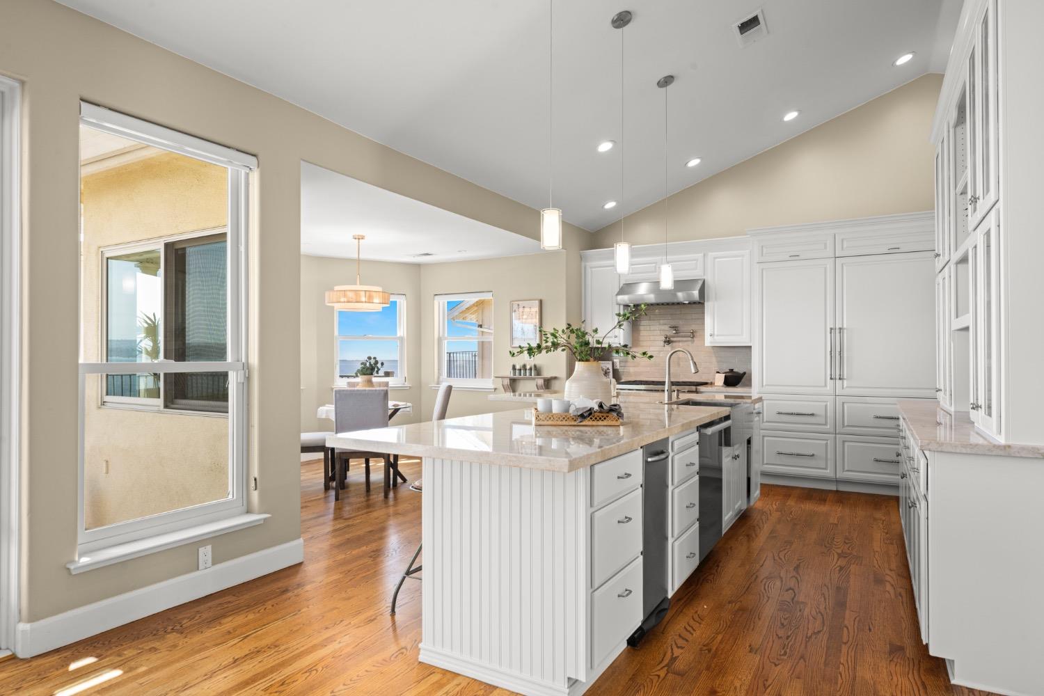 7772 Lakeshore Drive