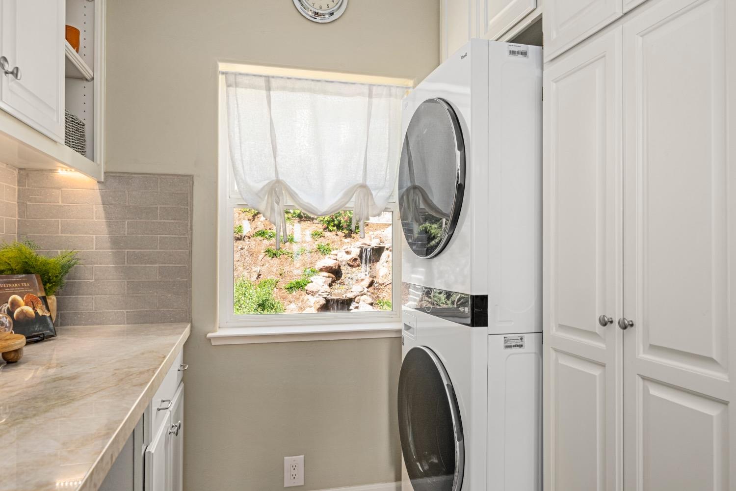 7772 Lakeshore Drive