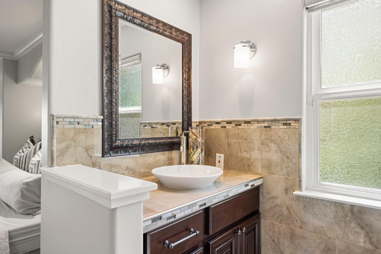 7772 Lakeshore Drive