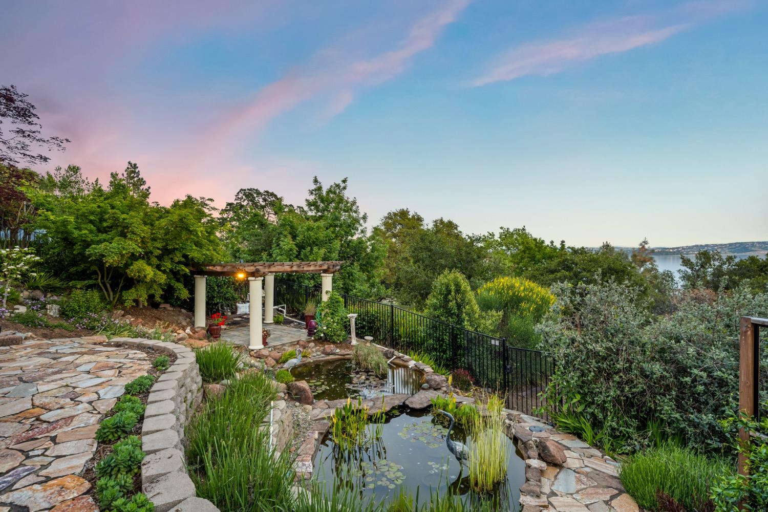 7772 Lakeshore Drive