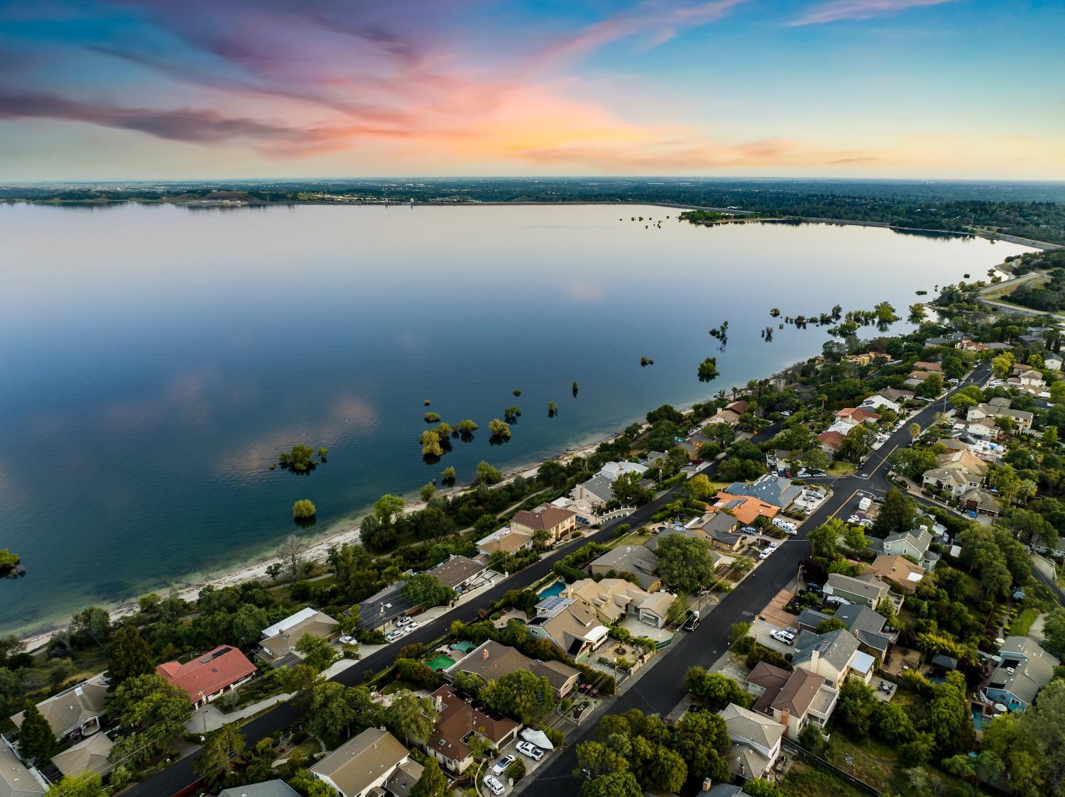 7772 Lakeshore Drive