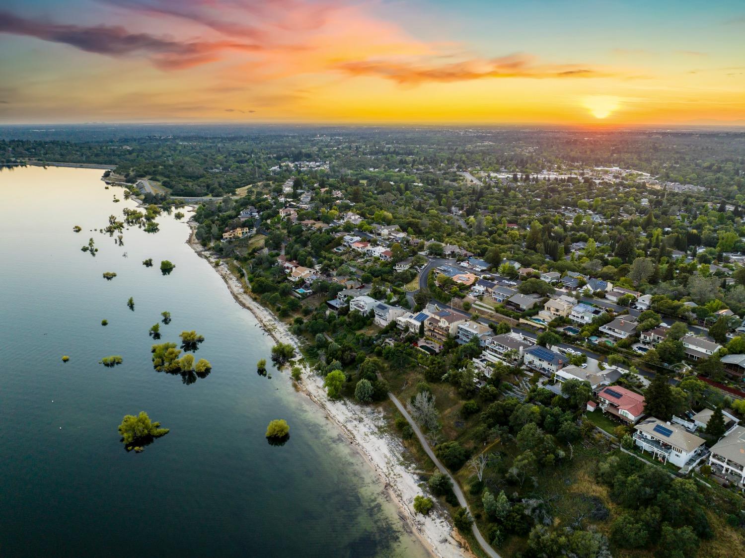 7772 Lakeshore Drive