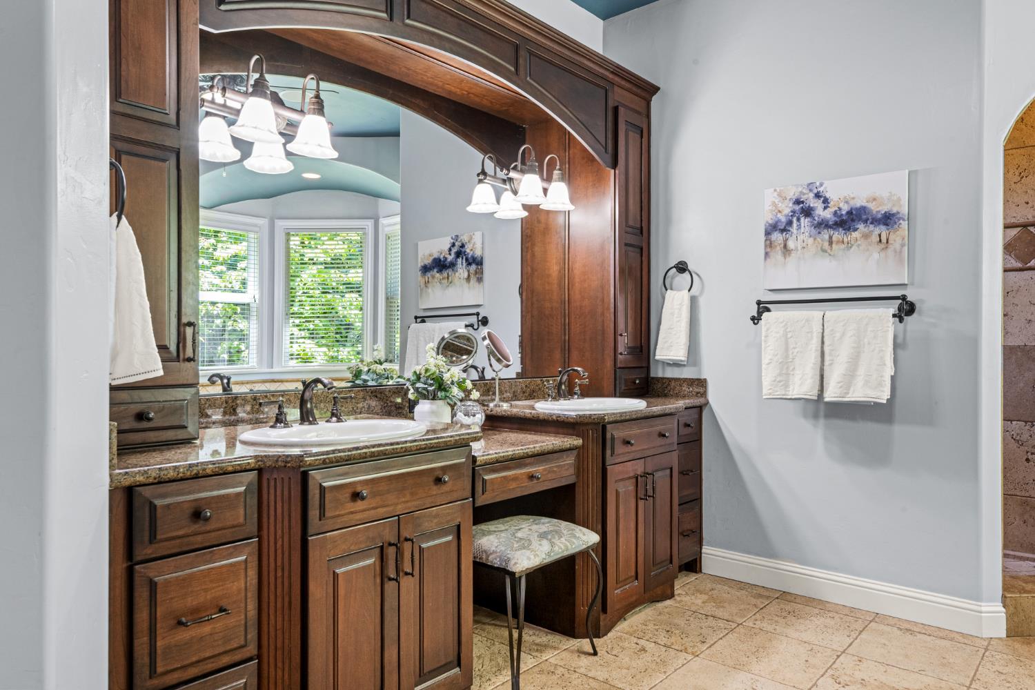 2611 Golden Fawn Trail