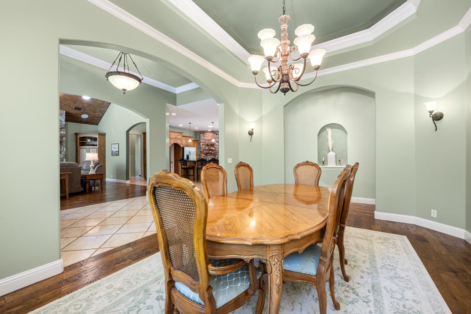 2611 Golden Fawn Trail