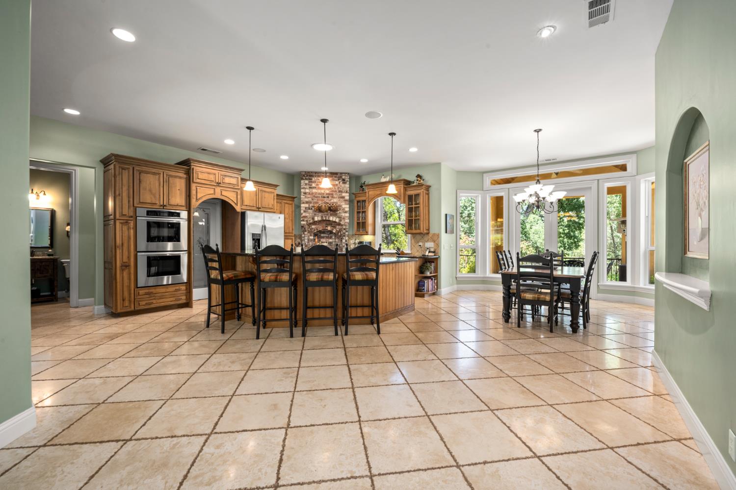 2611 Golden Fawn Trail