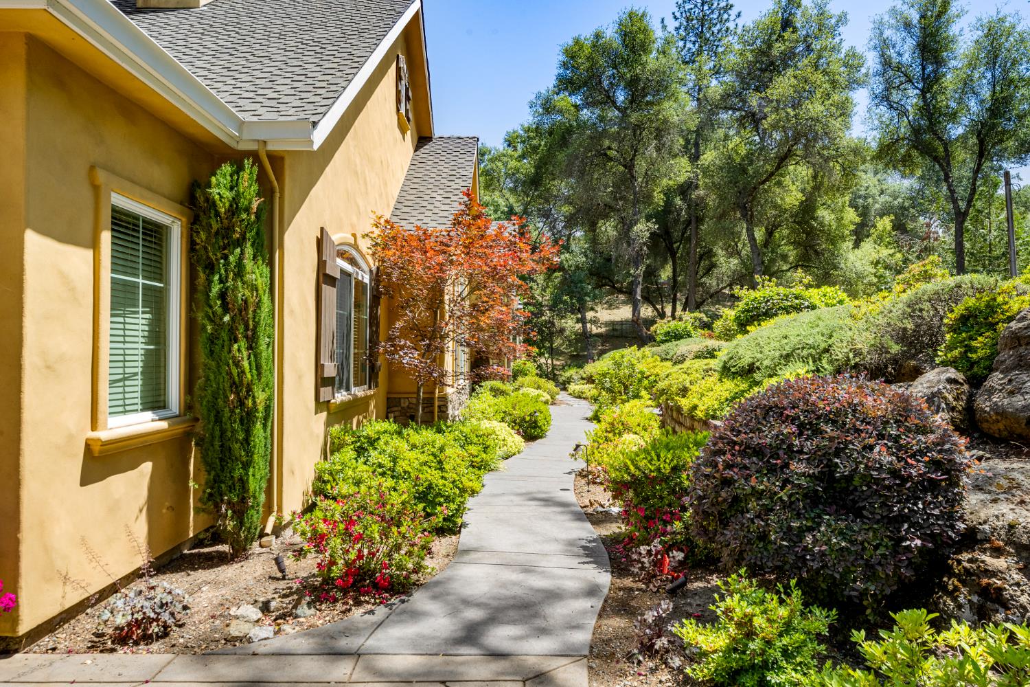 2611 Golden Fawn Trail