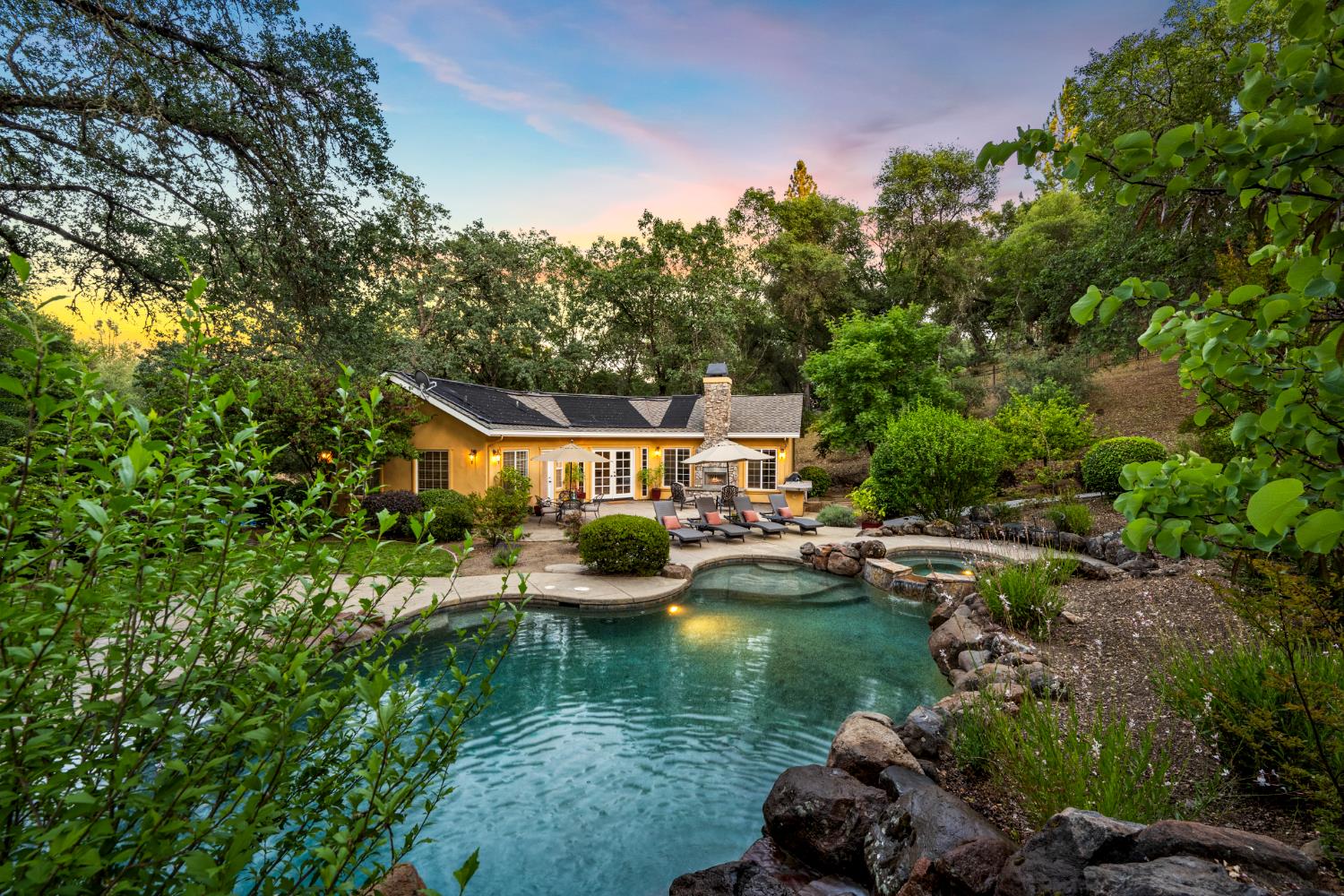 2611 Golden Fawn Trail